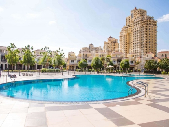 Oceanfront Oasis: Luxurious 2BR, Stunning Upgrades