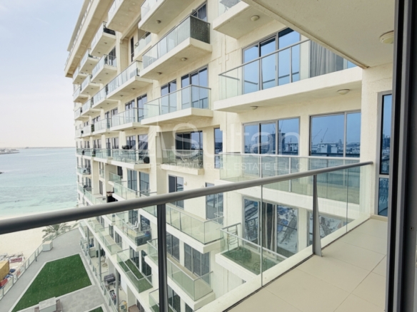 Stunning High Floor 2BR Sea View Beach/Pool Access