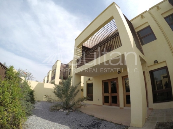 3BR Villa – Close to Pool | Prime location