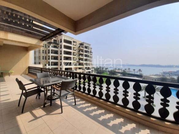 Stunning Sea/ Pool view High Floor Beach Access
