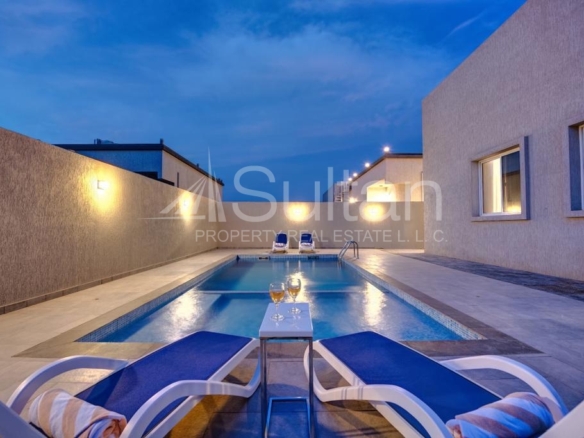 Lovely 3 bed Jazzy Class Villa Pool/beach Access