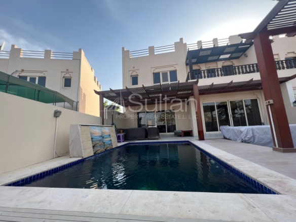 Stunning Upgraded 3 Bed With Pool Lagoon View