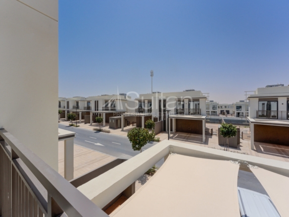 Luxury 2BR Townhouse | Private Garden |Unfurnished
