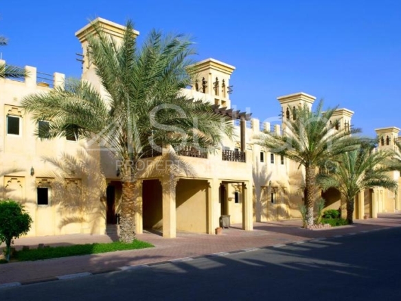 Luxury Upgraded 4BR Townhouse | Pool View