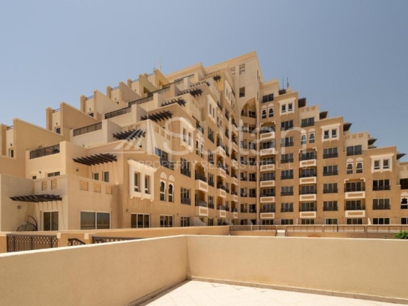 Luxurious 1400 sqft Furnished Flat, Stunning Views