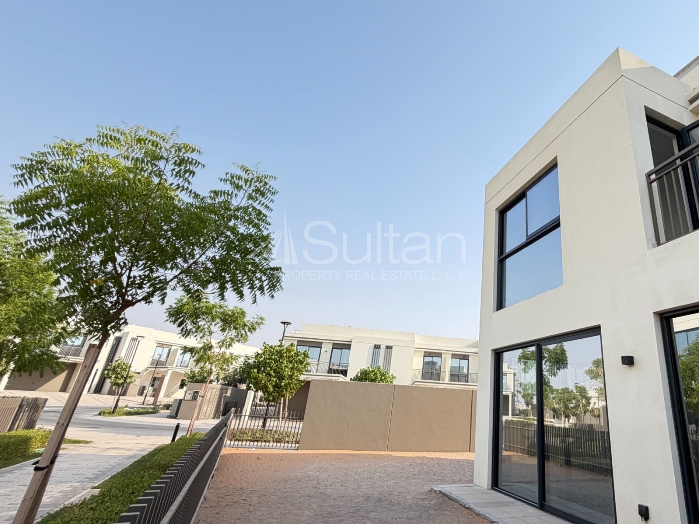 watermark Brand New 3BR Townhouse |with Private Garden |