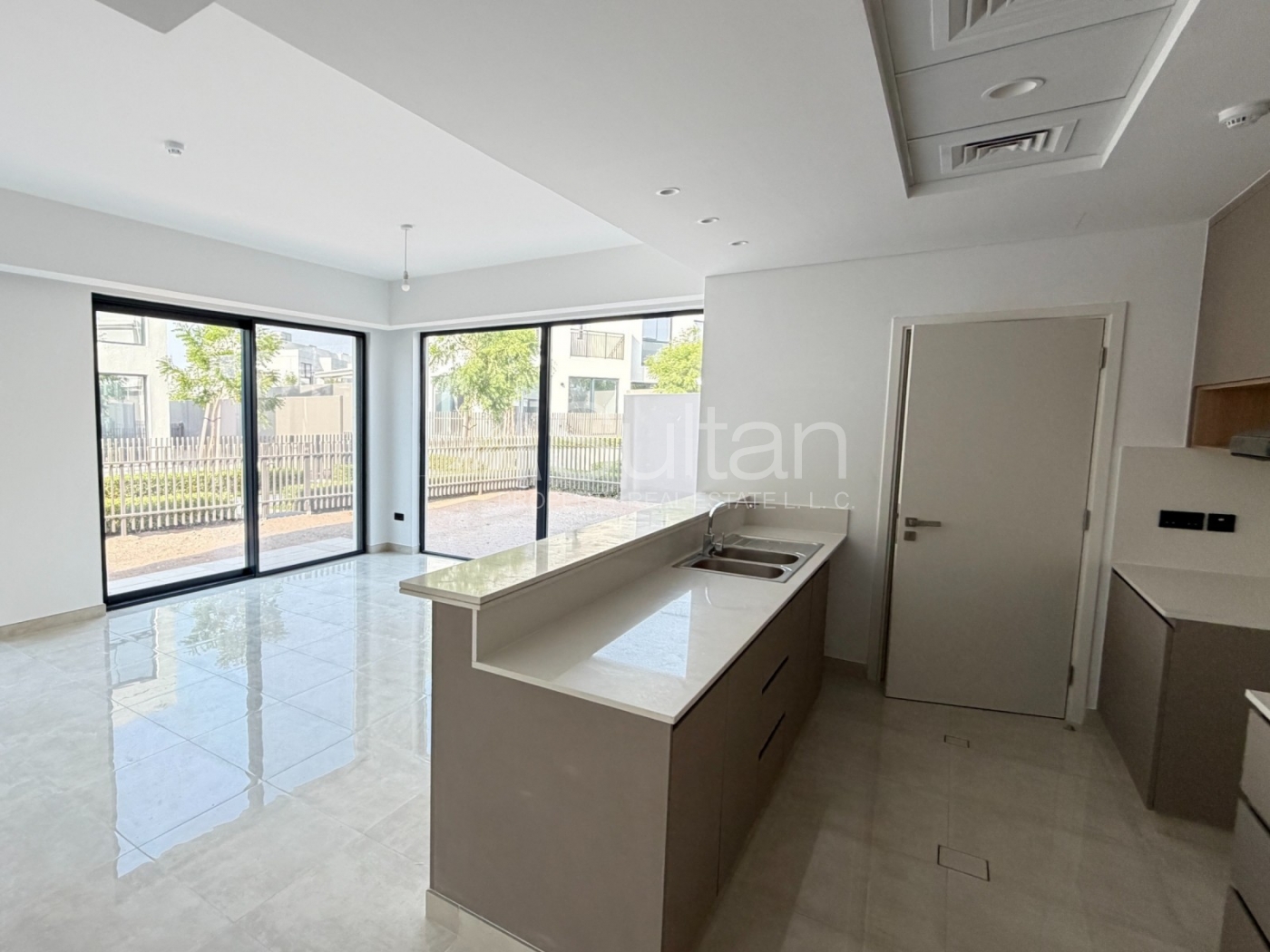 watermark Brand New 3BR Townhouse |with Private Garden |