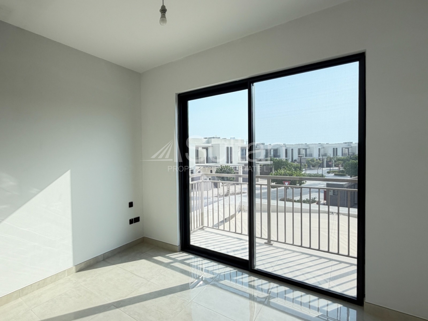 watermark Brand New 3BR Townhouse |with Private Garden |
