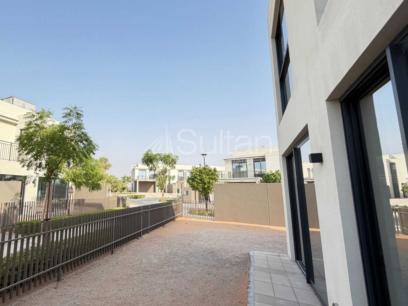 watermark Brand New 3BR Townhouse |with Private Garden |