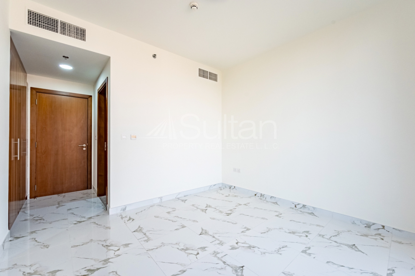 watermark Brand New 2 BR| Pool/Gym access | Community view