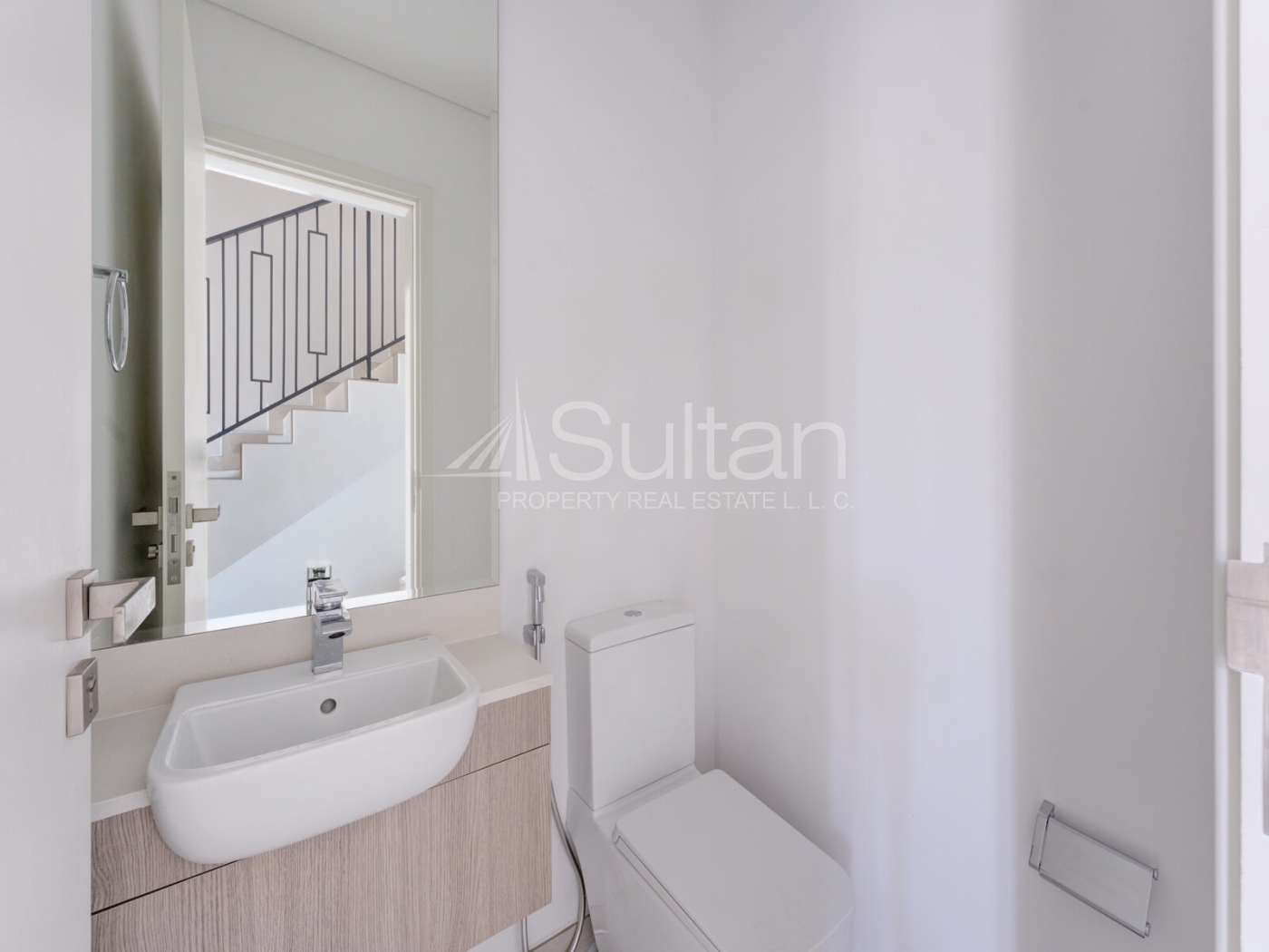 Luxury 2BR|Canal View Townhouse | Private Garden