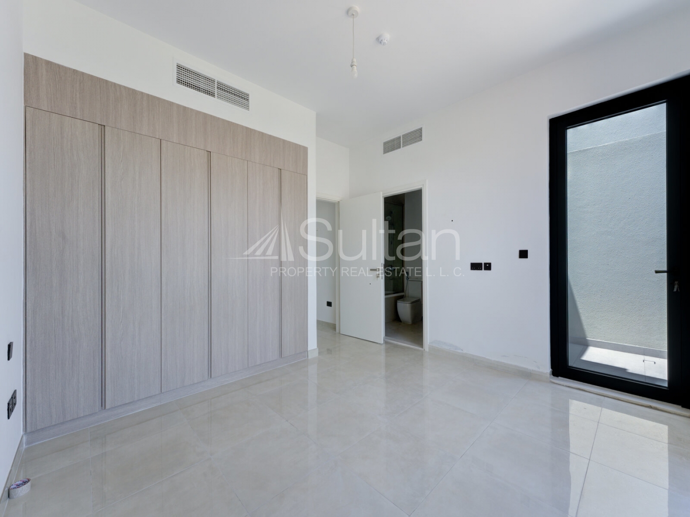 Luxury 2BR|Canal View Townhouse | Private Garden
