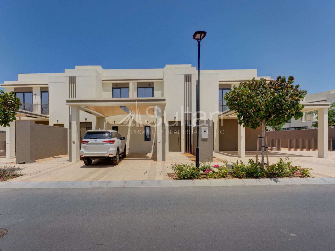 watermark Luxury Brand New 2BR Townhouse | Private Garden