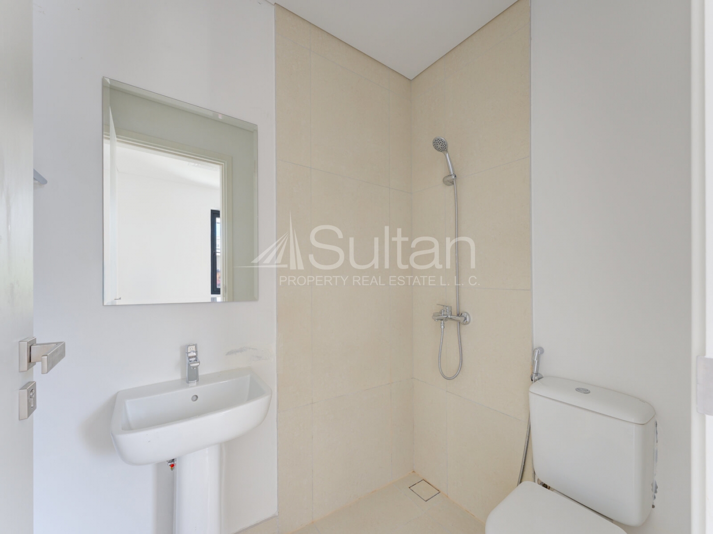 watermark Luxury Brand New 2BR Townhouse | Private Garden