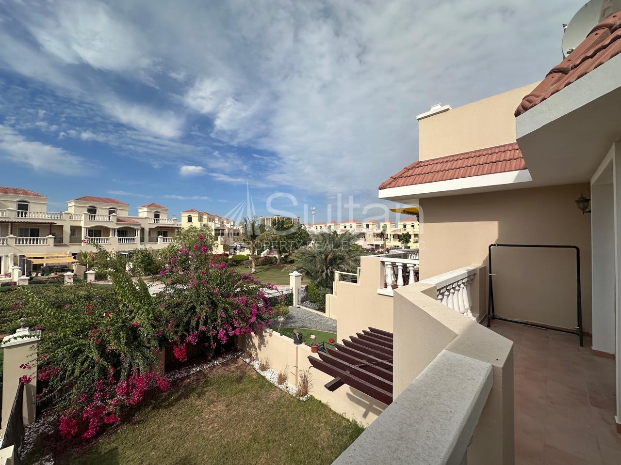 watermark Upgraded & Fully Furnished 2BR Townhouse|Big Type