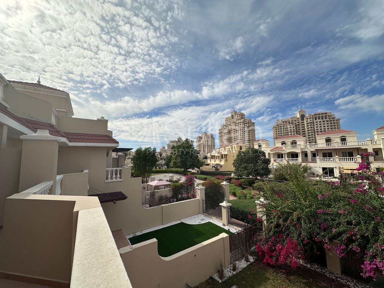 watermark Upgraded & Fully Furnished 2BR Townhouse|Big Type