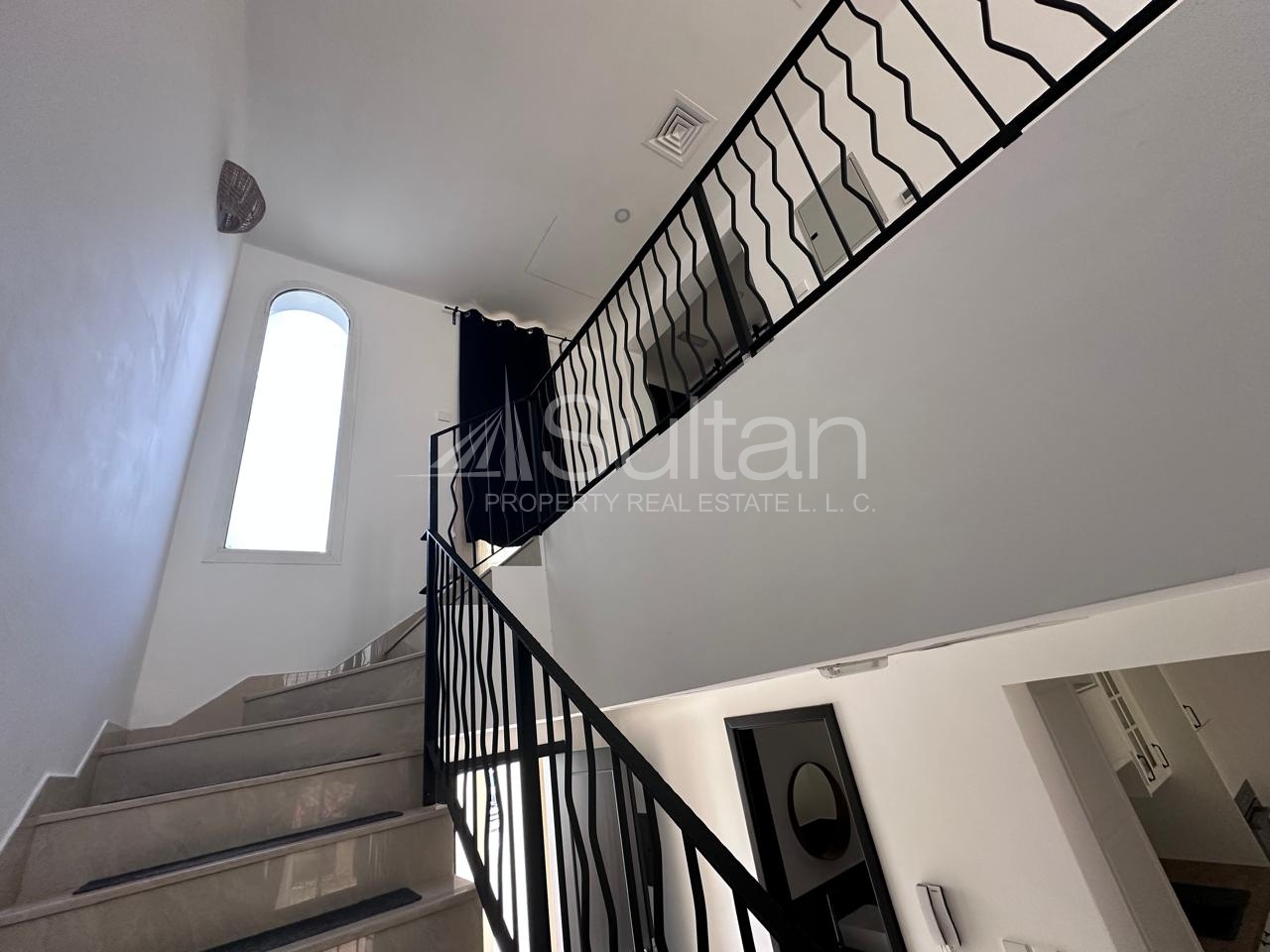 watermark Upgraded & Fully Furnished 2BR Townhouse|Big Type