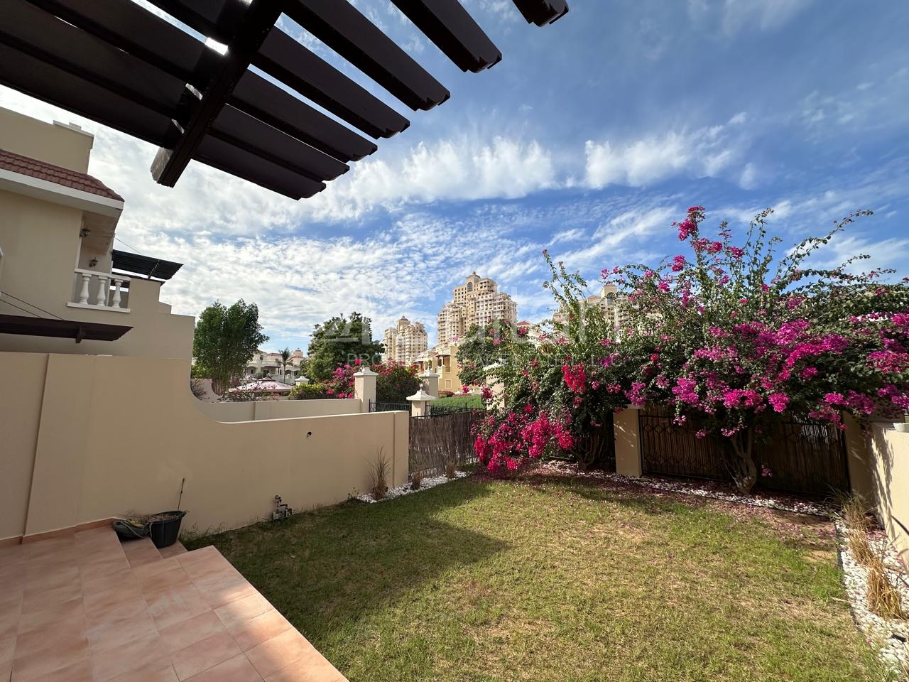 watermark Upgraded & Fully Furnished 2BR Townhouse|Big Type