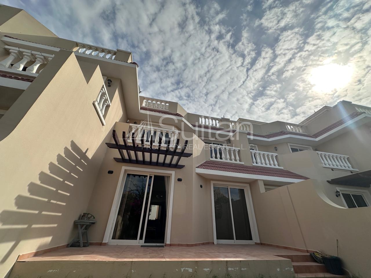 watermark Upgraded & Fully Furnished 2BR Townhouse|Big Type