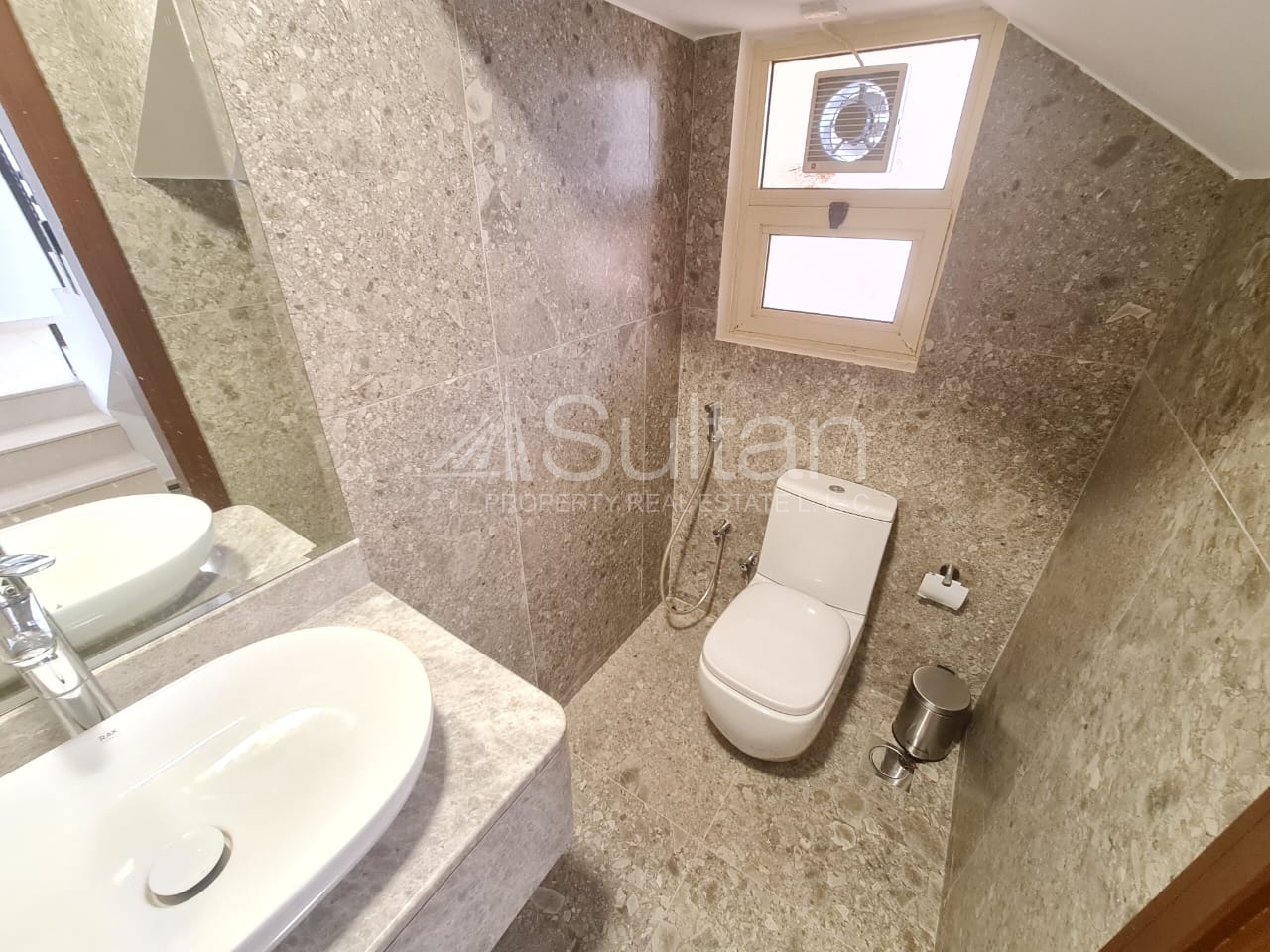 watermark Fully Upgraded Corner 3 Bed Townhouse |Golf View