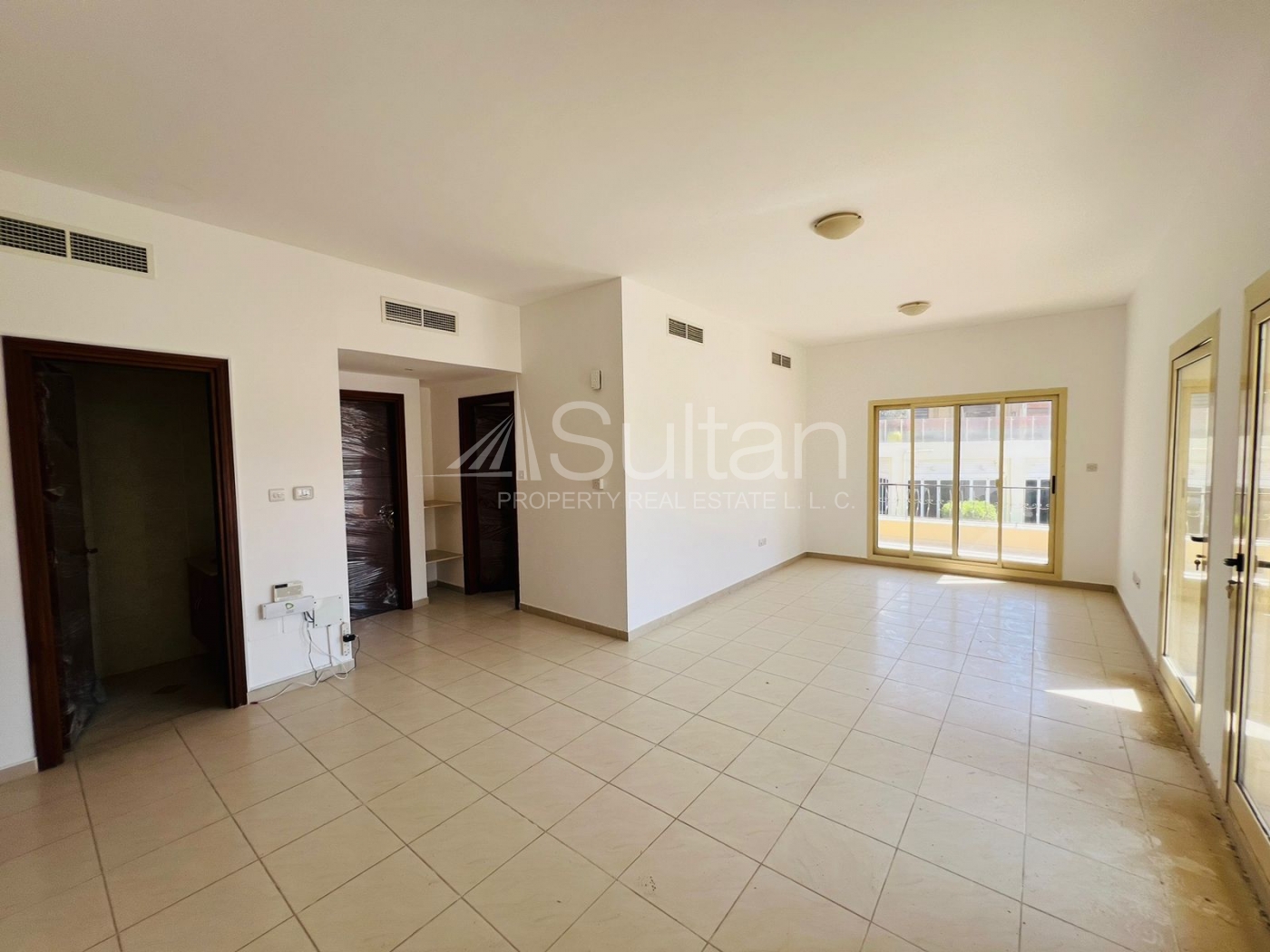watermark HOT DEAL | Spacious Corner 1-Bedroom | Golf View