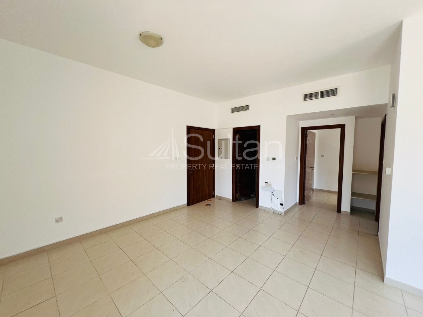 watermark HOT DEAL | Spacious Corner 1-Bedroom | Golf View