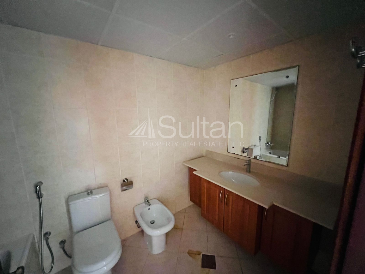 watermark HOT DEAL | Spacious Corner 1-Bedroom | Golf View