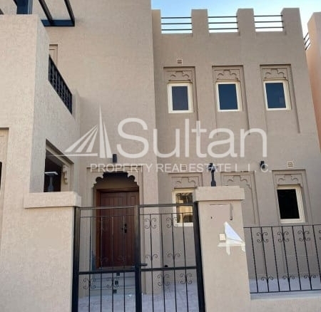 Stylish townhouse / modern living. Don’t miss out!